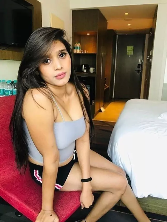 कॉल गर्ल्स सर्विस उसरघर गांव